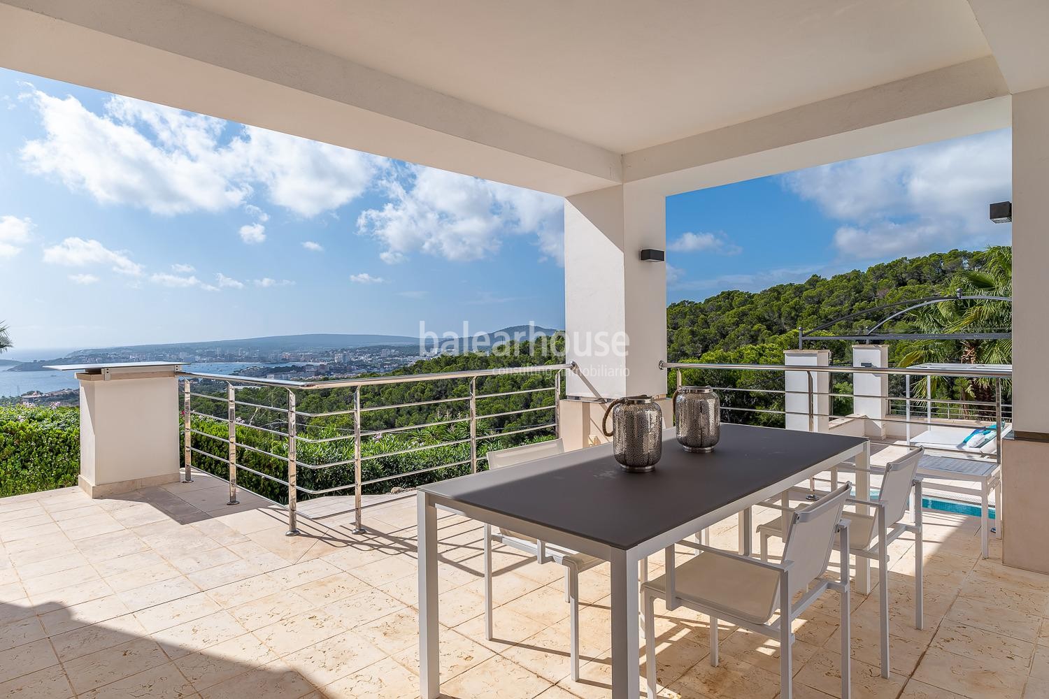 Villa de estilo mediterráneo con preciosas vistas al mar y puestas de sol en Costa den Blanes