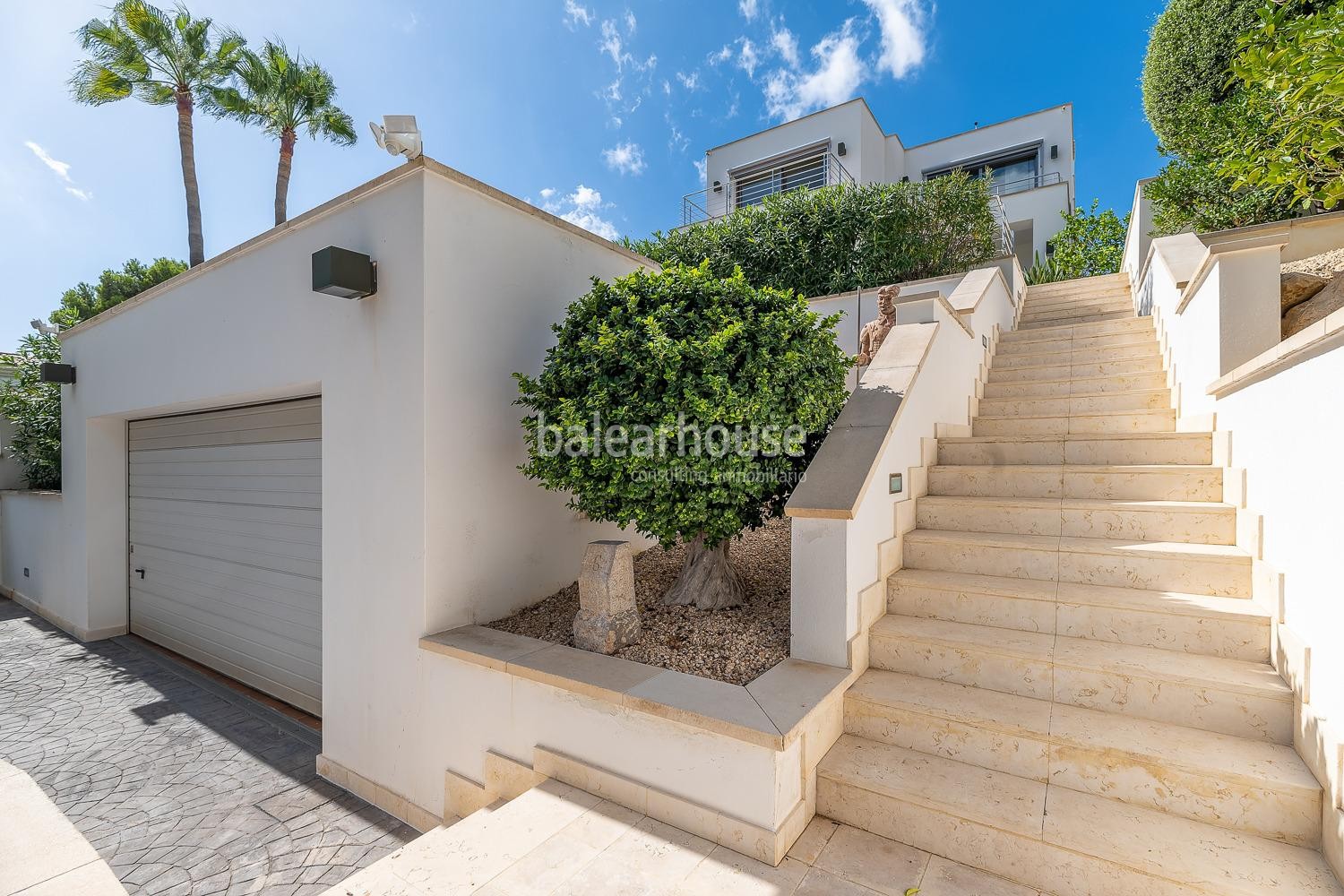 Villa de estilo mediterráneo con preciosas vistas al mar y puestas de sol en Costa den Blanes
