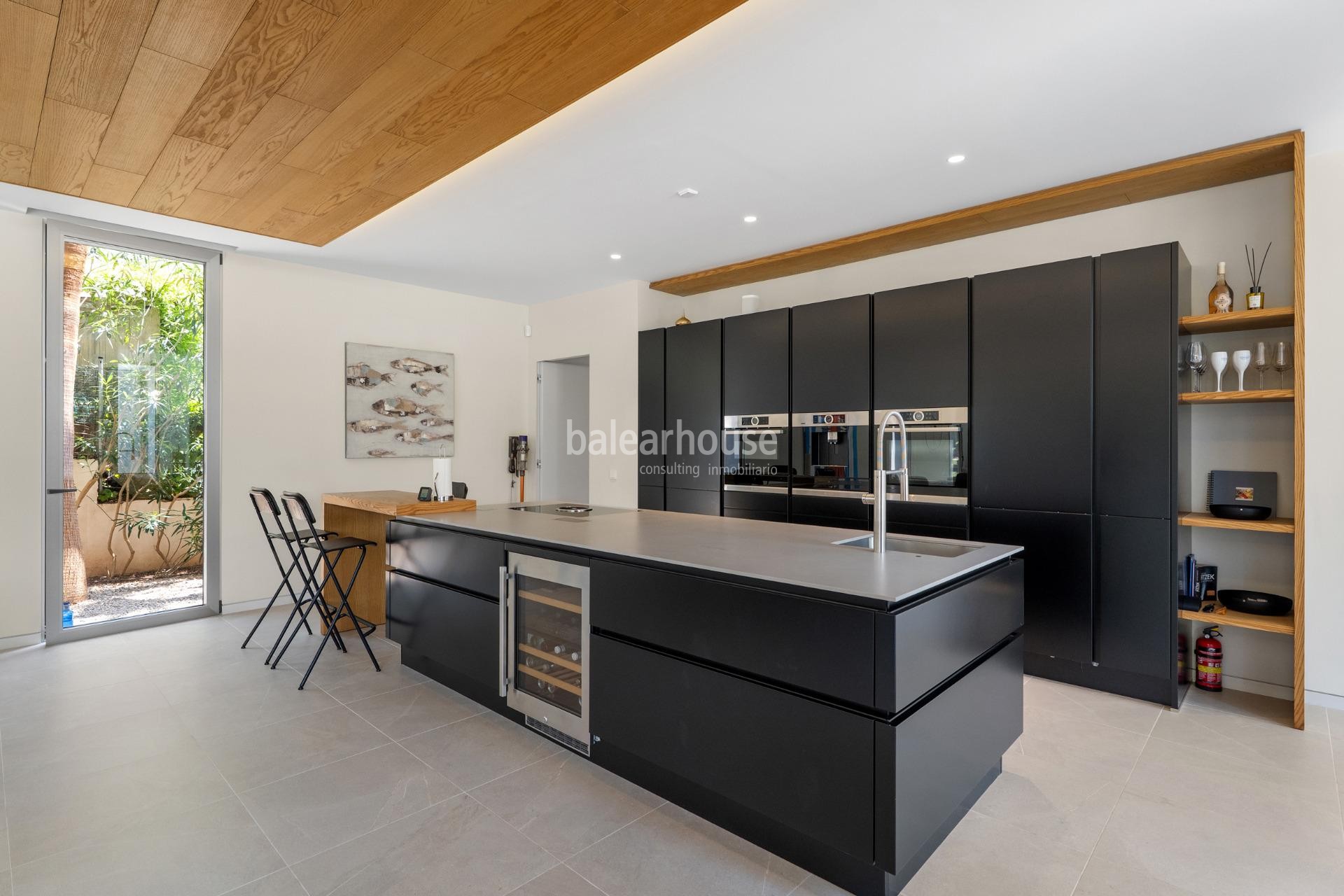 Exclusiva villa de diseño contemporáneo con grandes espacios abiertos en Santa Ponsa