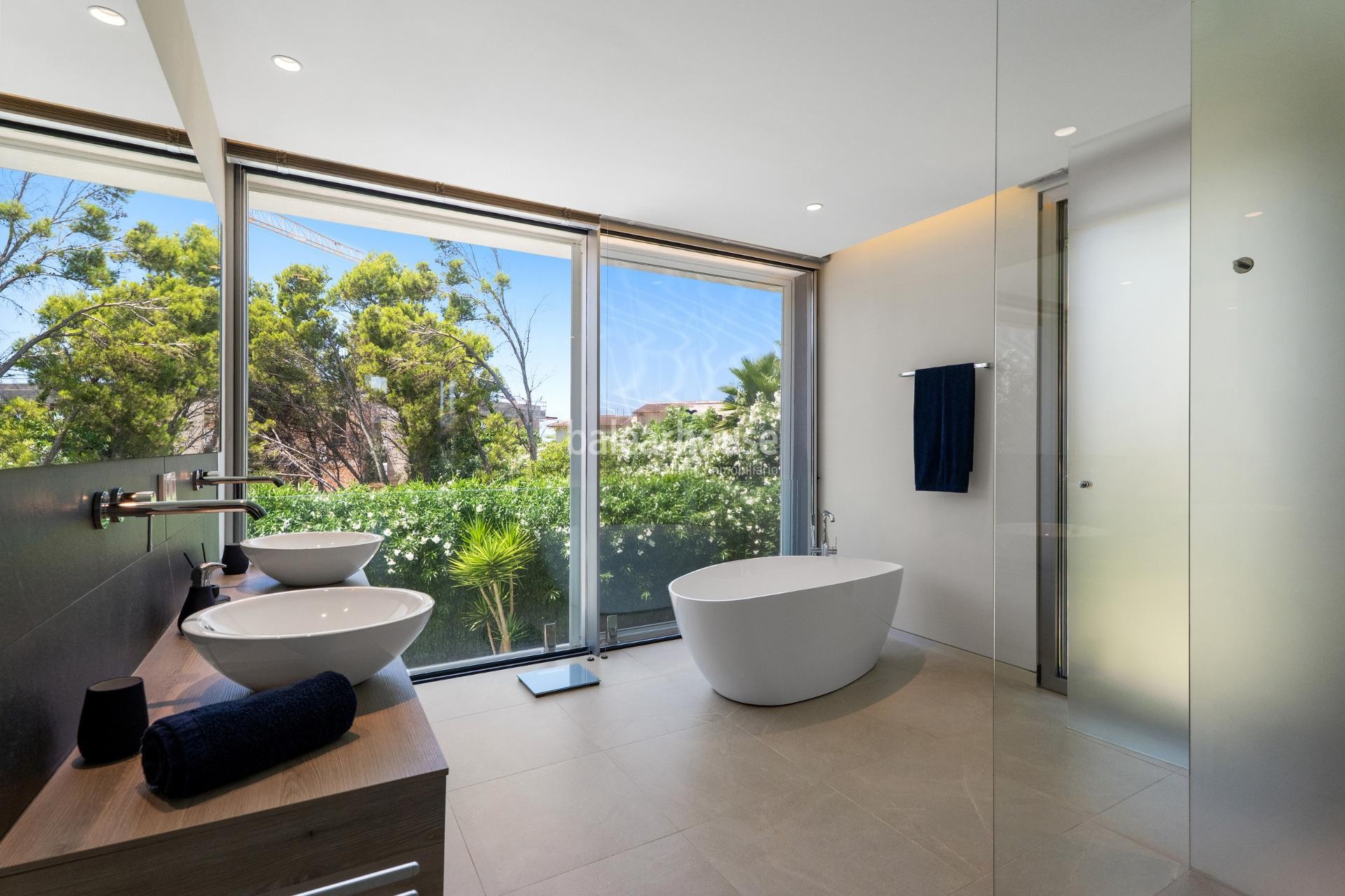 Exclusiva villa de diseño contemporáneo con grandes espacios abiertos en Santa Ponsa