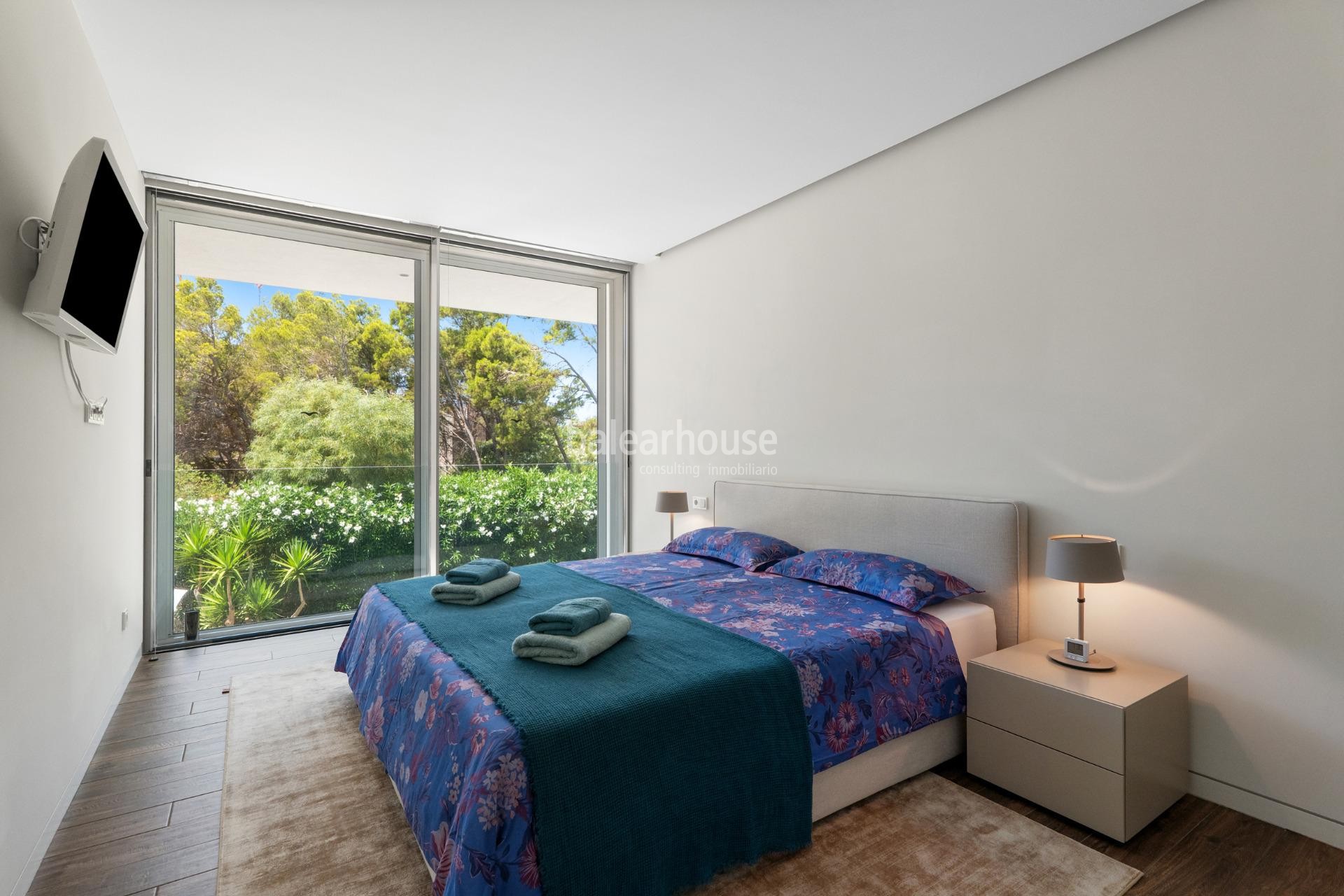 Exclusiva villa de diseño contemporáneo con grandes espacios abiertos en Santa Ponsa