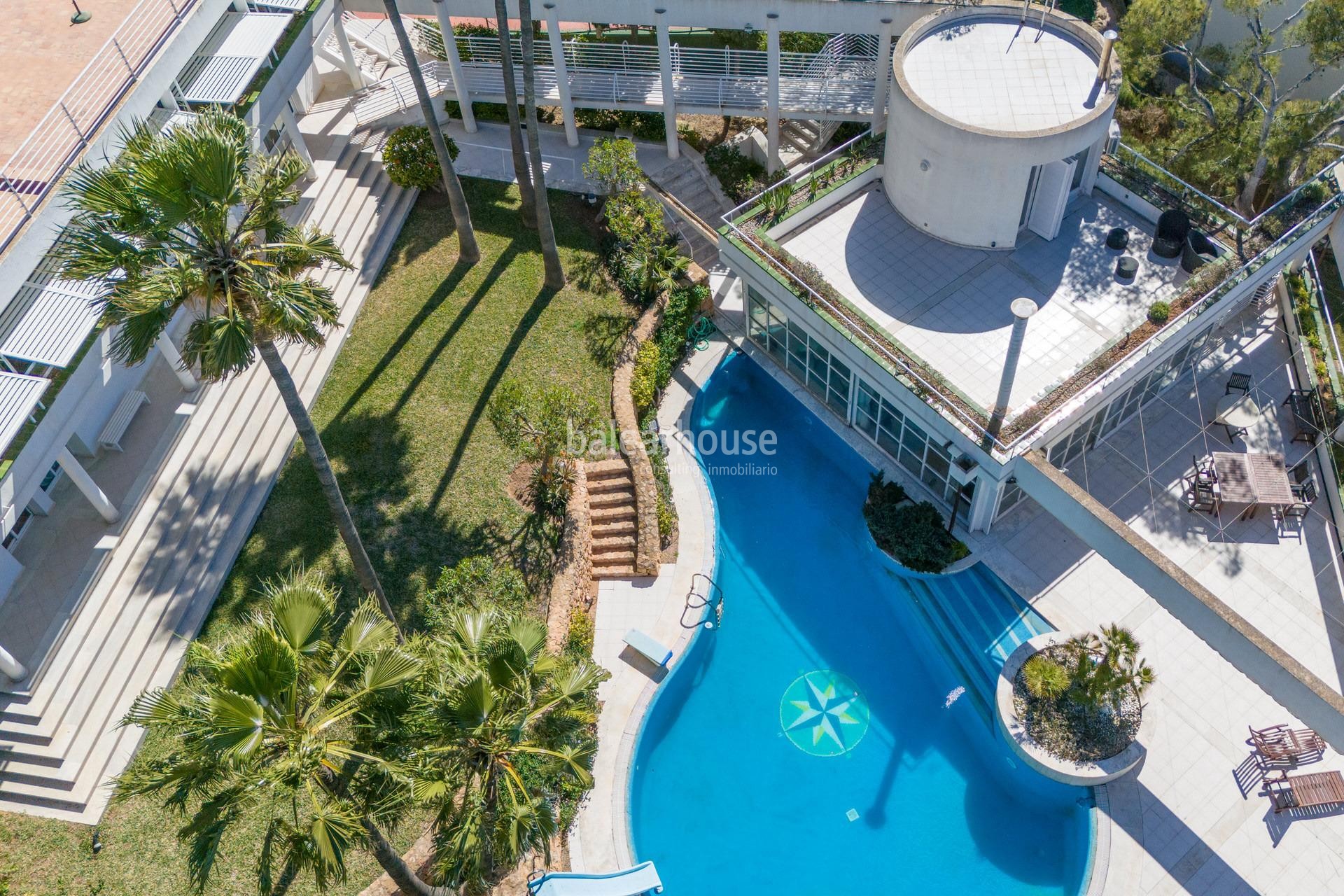 Gran villa con espectaculares vistas al mar, pista de tenis y licencia vacacional en Santa Ponsa