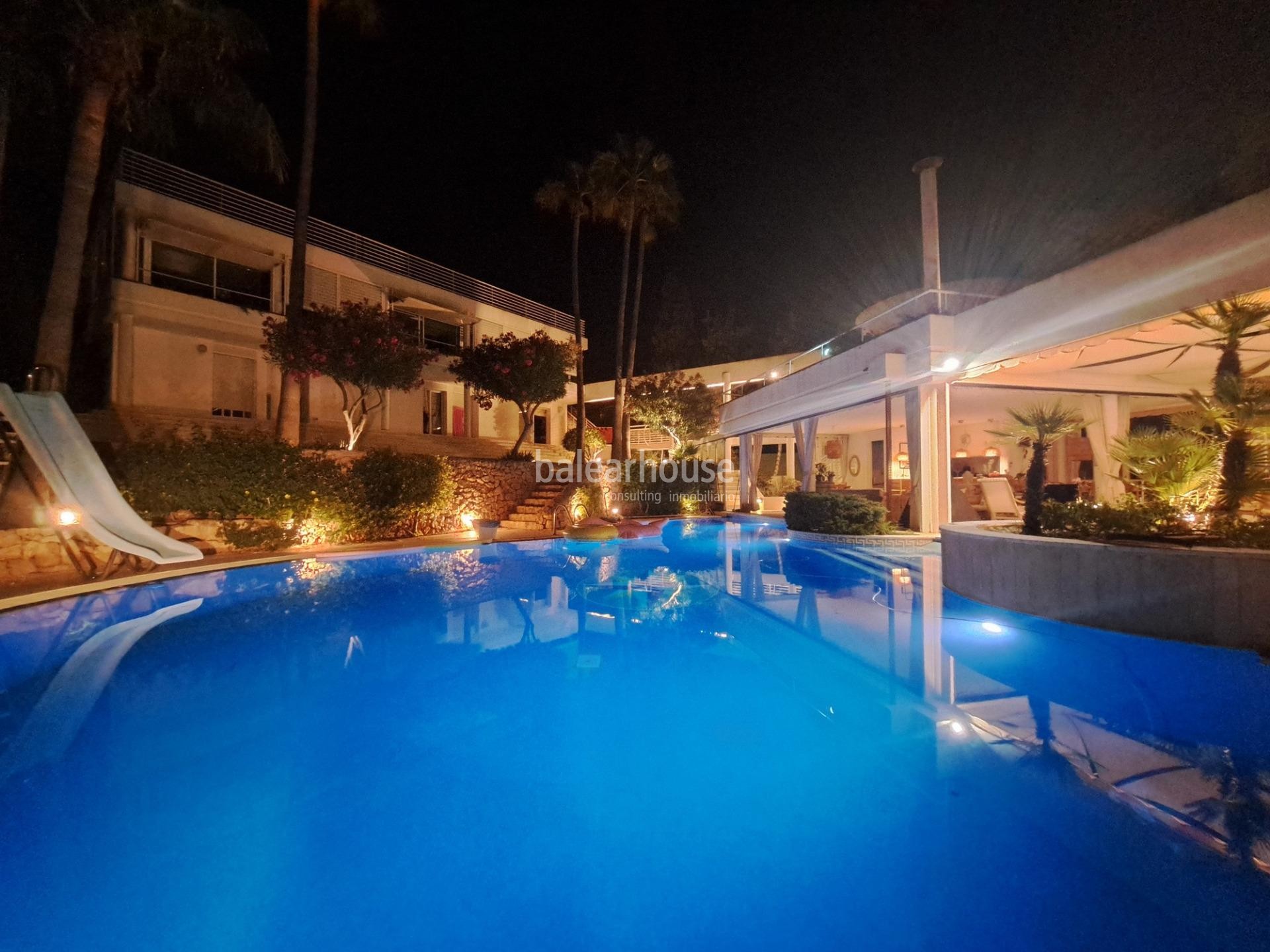 Gran villa con espectaculares vistas al mar, pista de tenis y licencia vacacional en Santa Ponsa