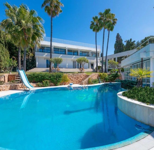 Large villa with spectacular sea views, tennis court and holiday rental licence in Santa Ponsa