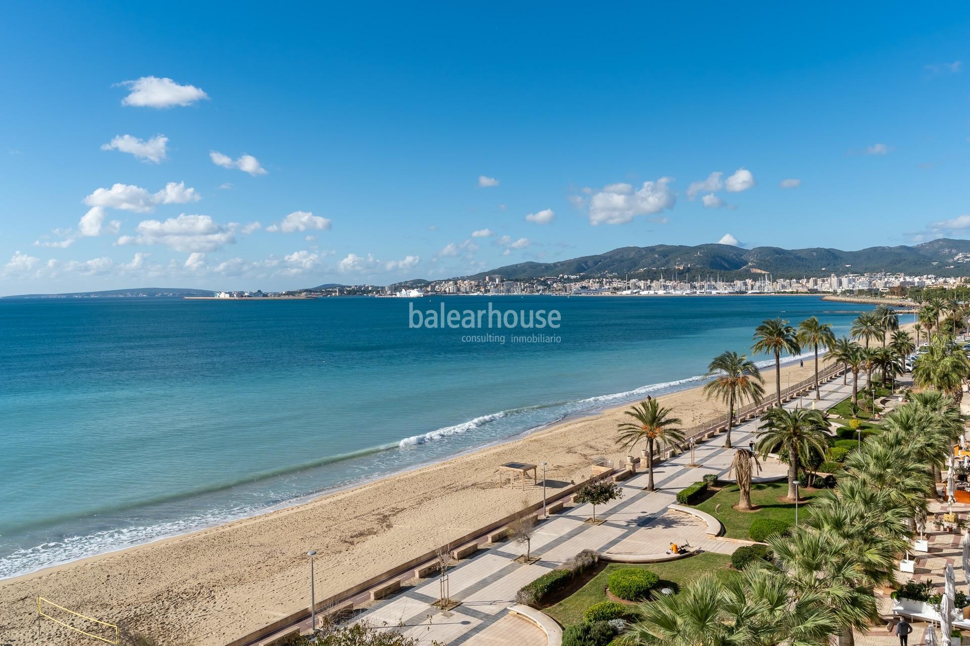 Vistas espectaculares y únicas al mar y a toda la bahía de Palma desde este gran piso en el Portixol