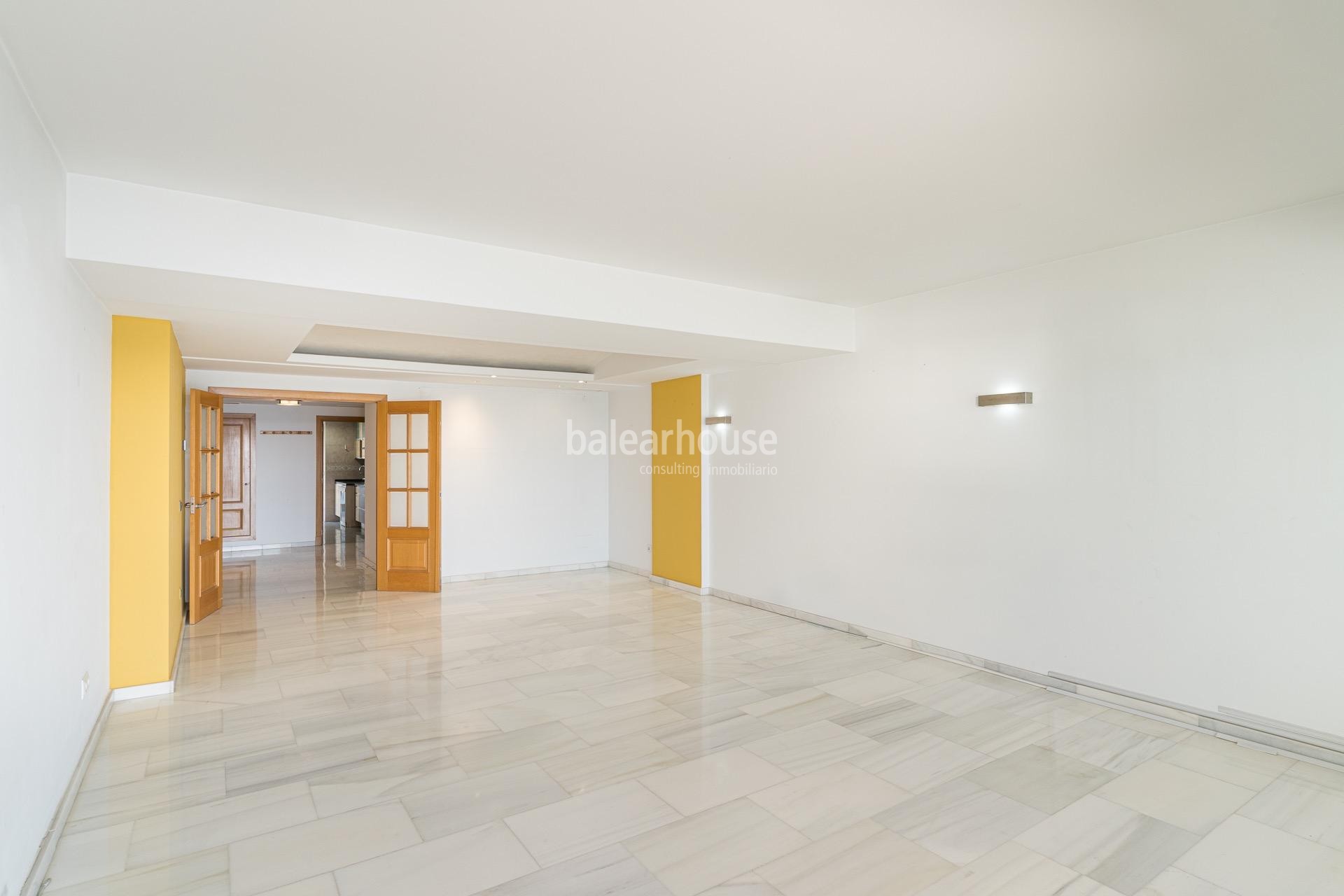 Grand Seafront Apartment with Stunning Views of Palma Bay