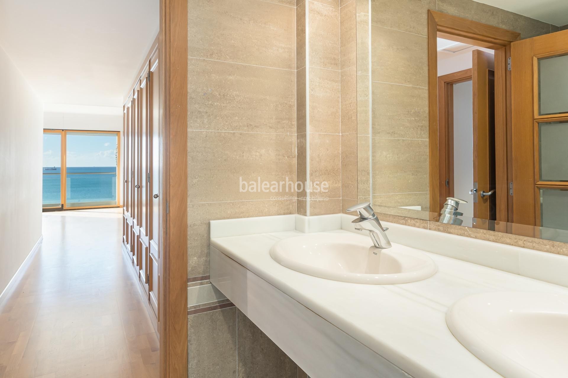 Grand Seafront Apartment with Stunning Views of Palma Bay