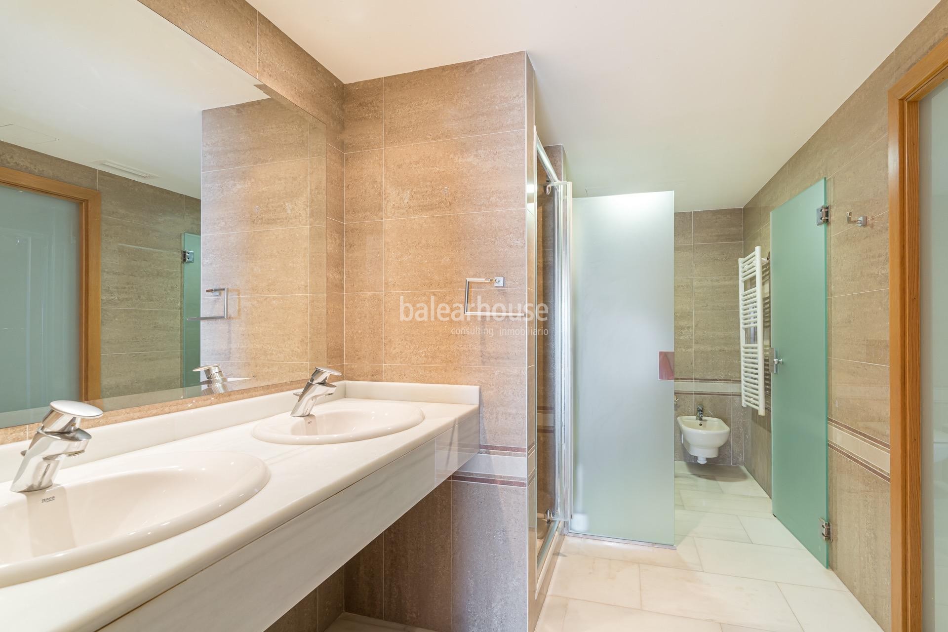 Grand Seafront Apartment with Stunning Views of Palma Bay