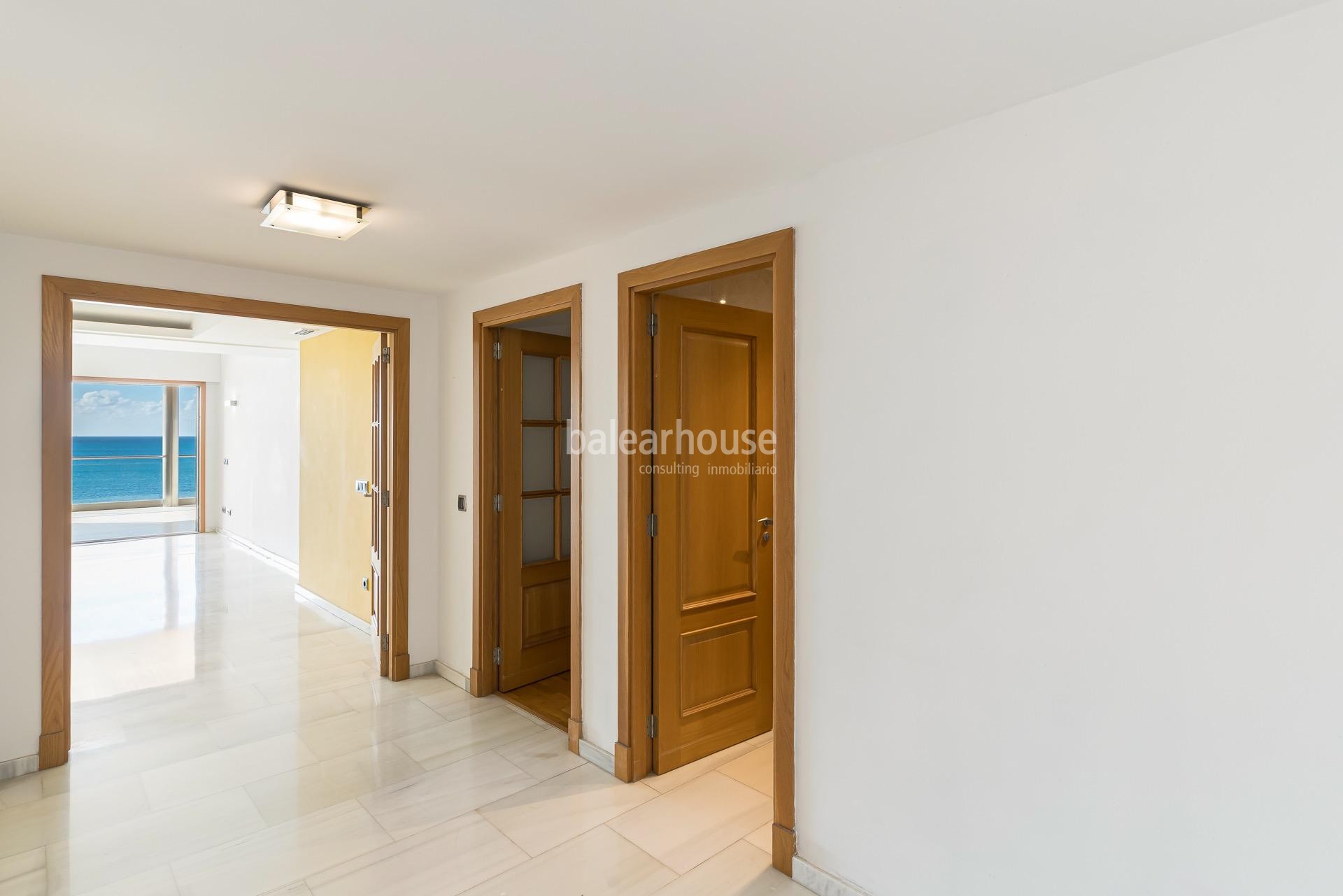 Grand Seafront Apartment with Stunning Views of Palma Bay