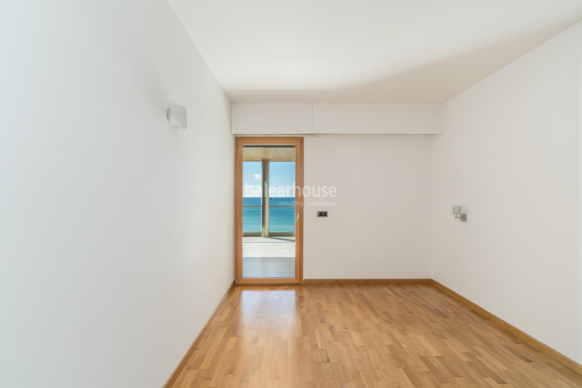 Grand Seafront Apartment with Stunning Views of Palma Bay