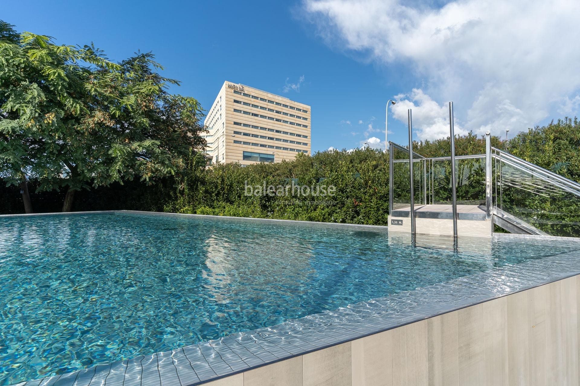 Grand Seafront Apartment with Stunning Views of Palma Bay