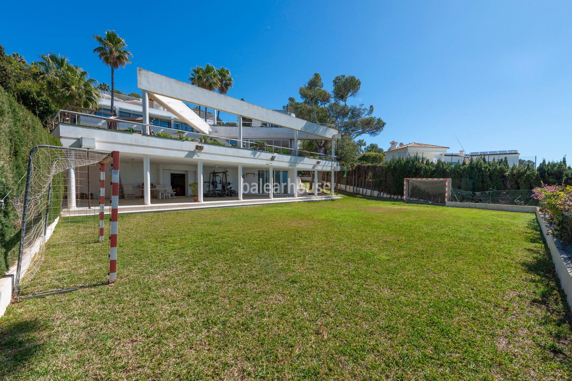 Große Villa mit spektakulärem Meerblick, Tennisplatz und Ferienvermietung Lizenz in Santa Ponsa