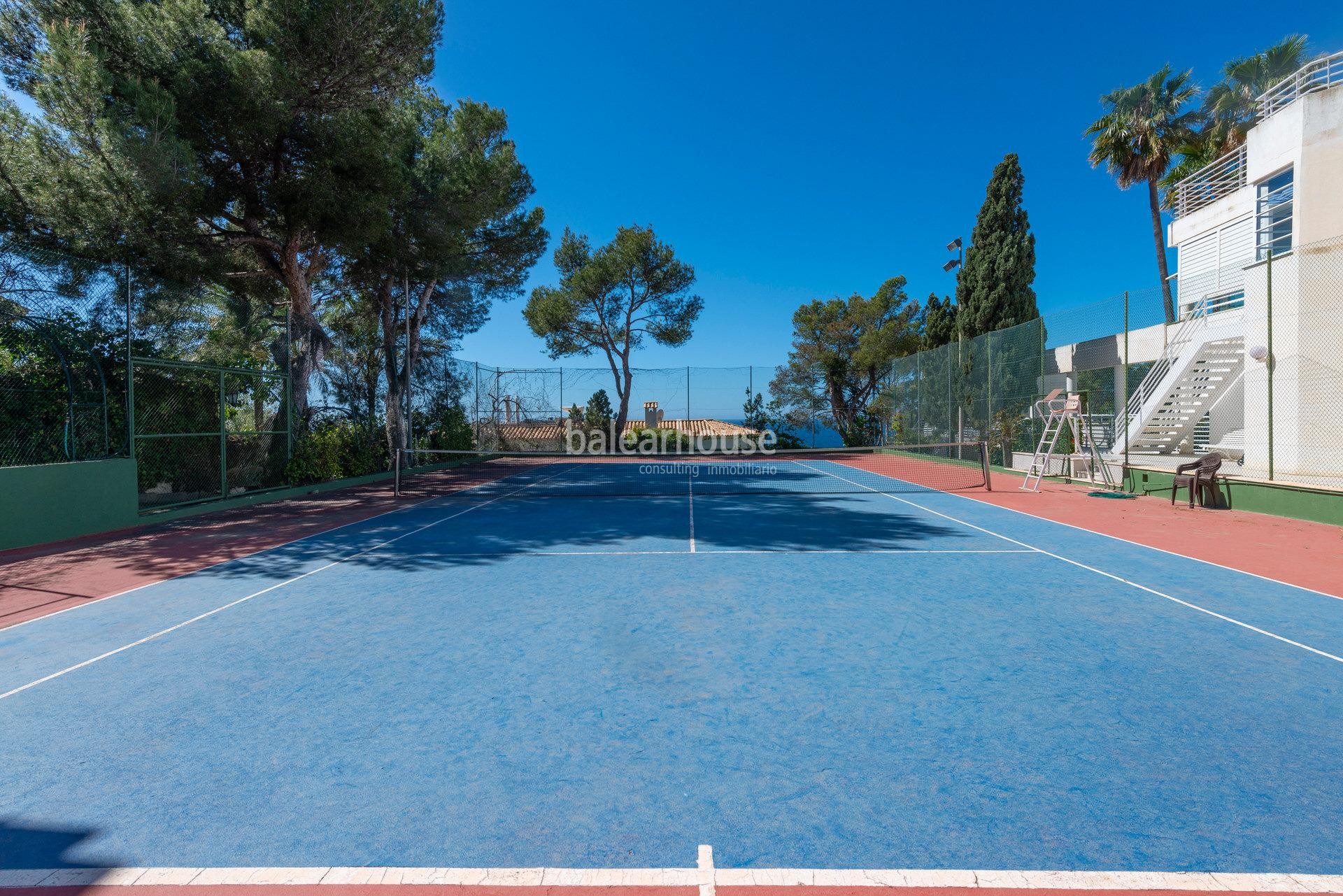 Große Villa mit spektakulärem Meerblick, Tennisplatz und Ferienvermietung Lizenz in Santa Ponsa