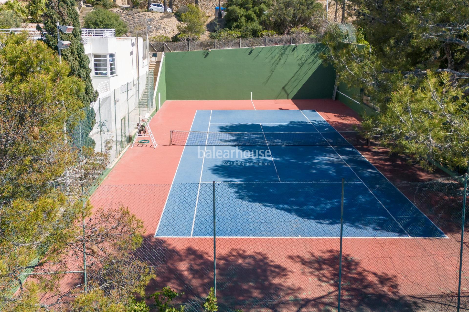 Große Villa mit spektakulärem Meerblick, Tennisplatz und Ferienvermietung Lizenz in Santa Ponsa