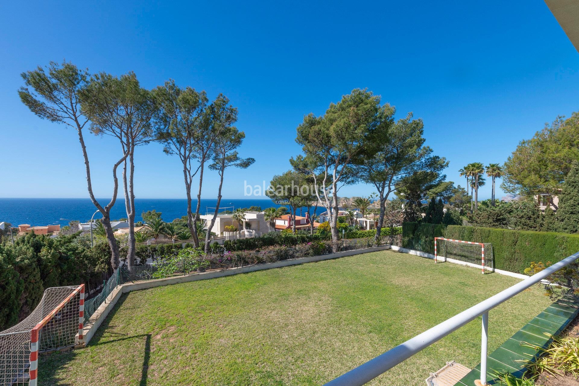 Große Villa mit spektakulärem Meerblick, Tennisplatz und Ferienvermietung Lizenz in Santa Ponsa