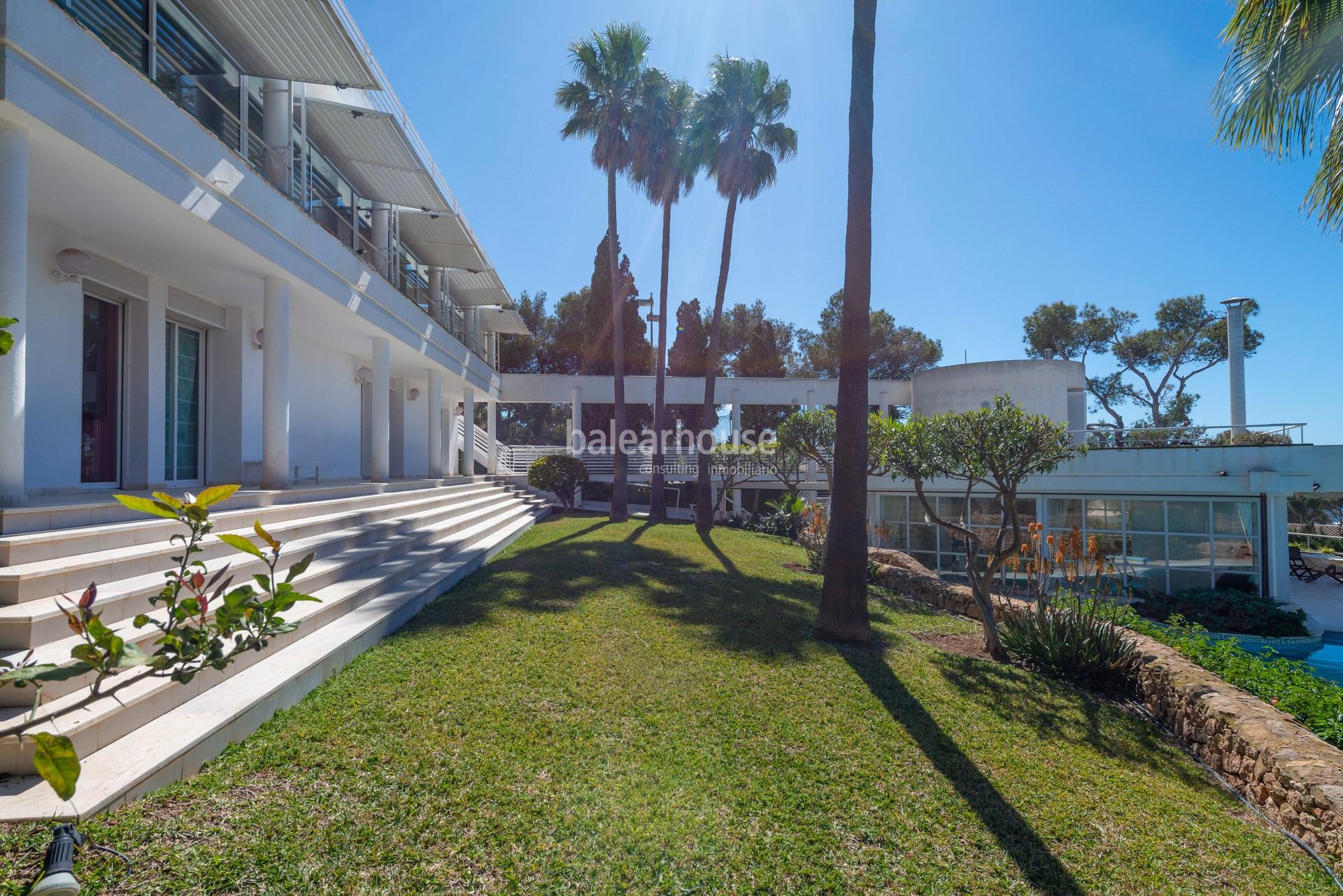 Große Villa mit spektakulärem Meerblick, Tennisplatz und Ferienvermietung Lizenz in Santa Ponsa