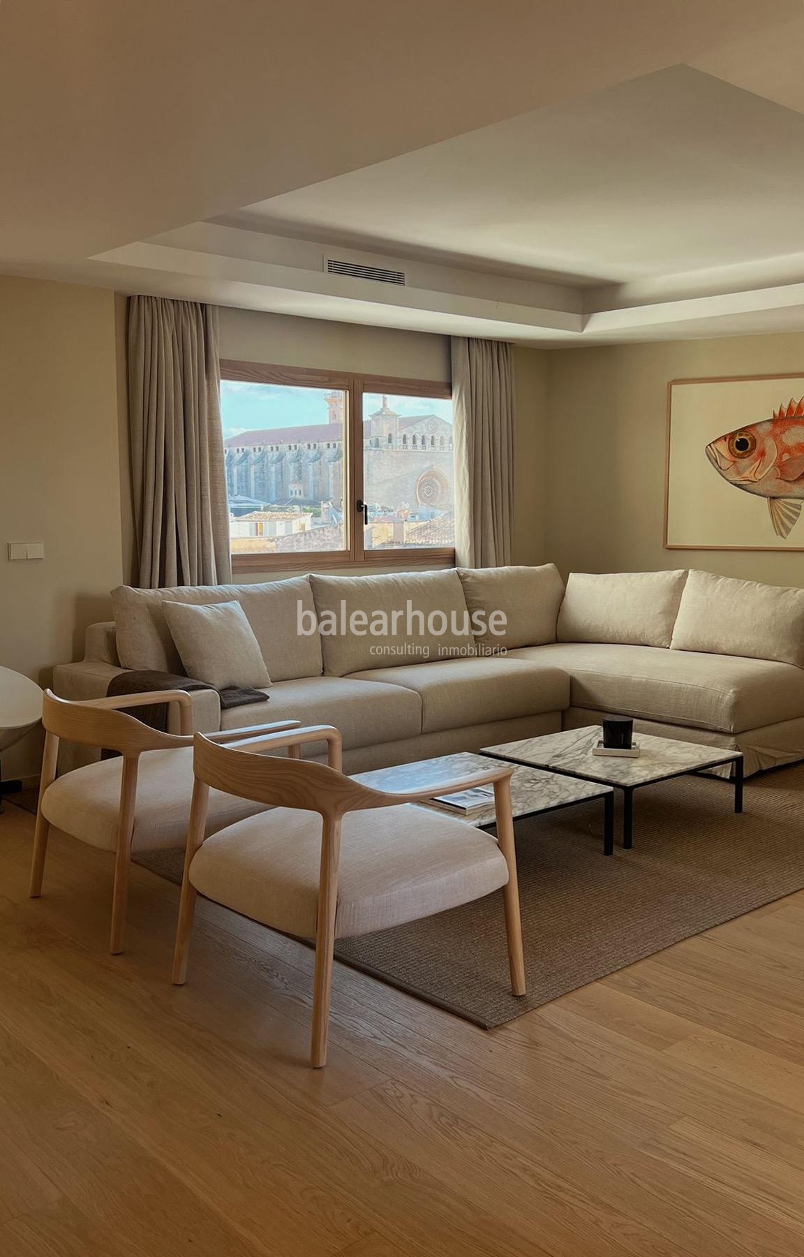 Exclusivo Piso en el Centro Histórico de Palma, Reformado y Amueblado con Terraza y Preciosas Vistas a la Catedral y al Mar.