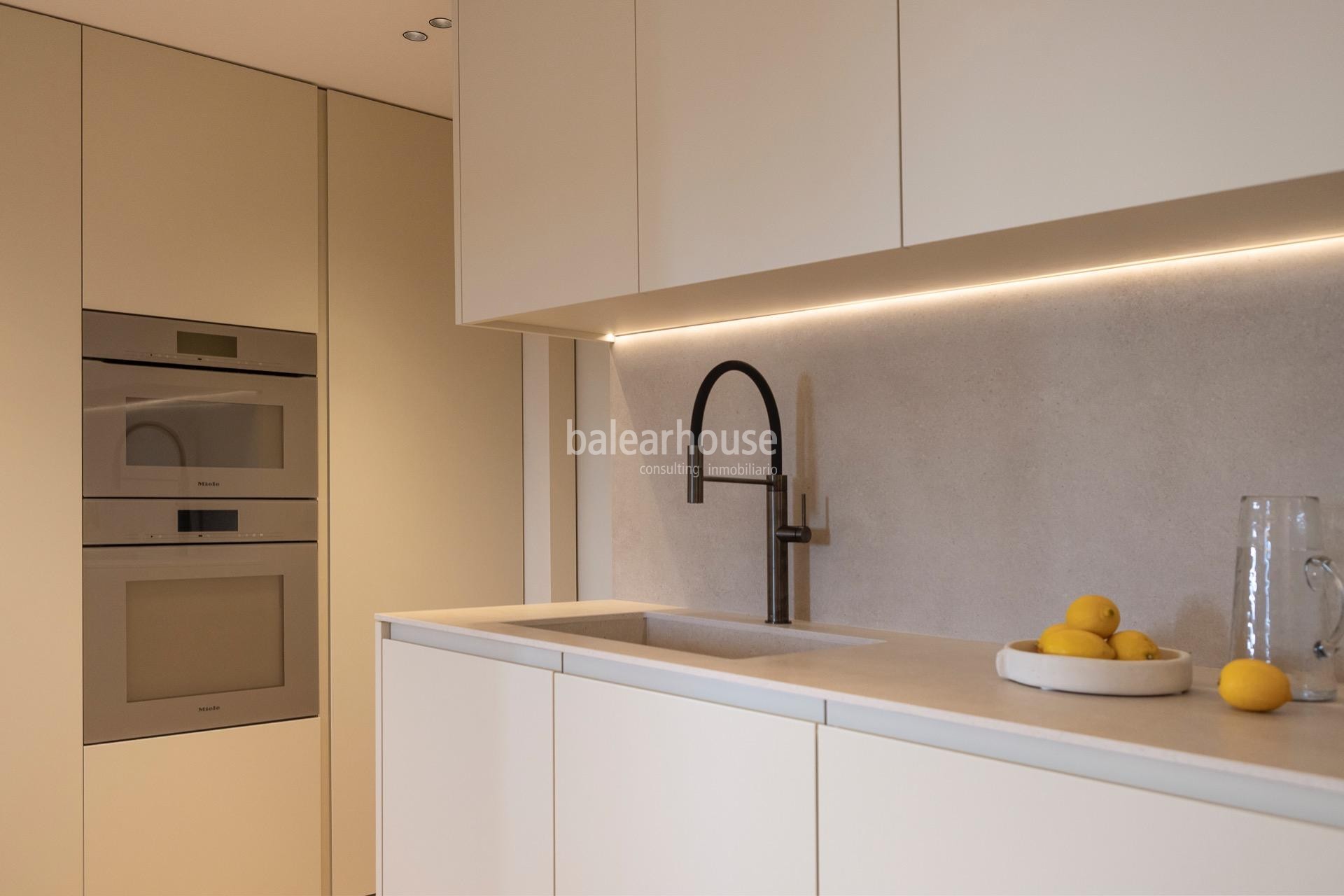 Exclusivo Piso en el Centro Histórico de Palma, Reformado y Amueblado con Terraza y Preciosas Vistas a la Catedral y al Mar.