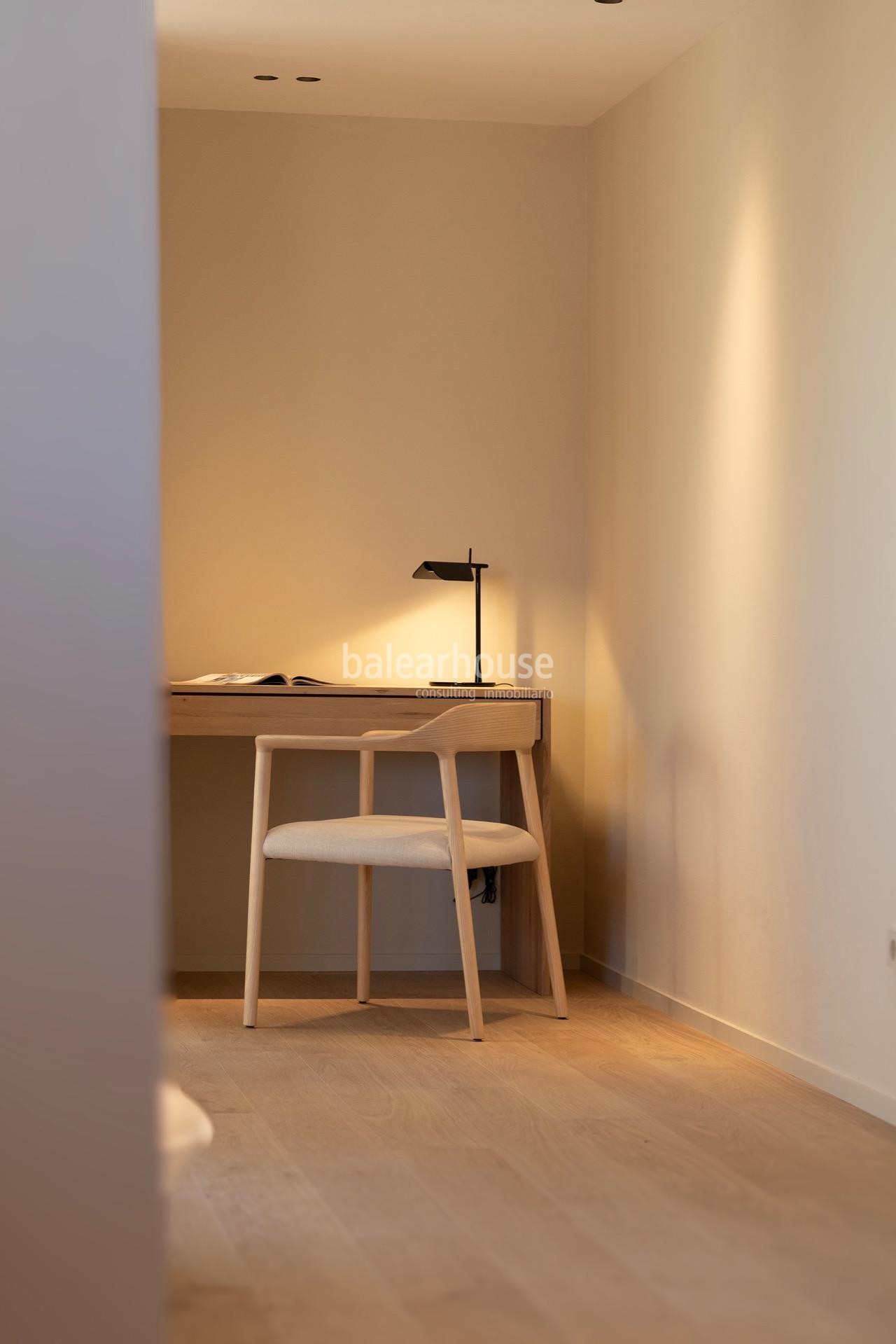 Exclusivo Piso en el Centro Histórico de Palma, Reformado y Amueblado con Terraza y Preciosas Vistas a la Catedral y al Mar.