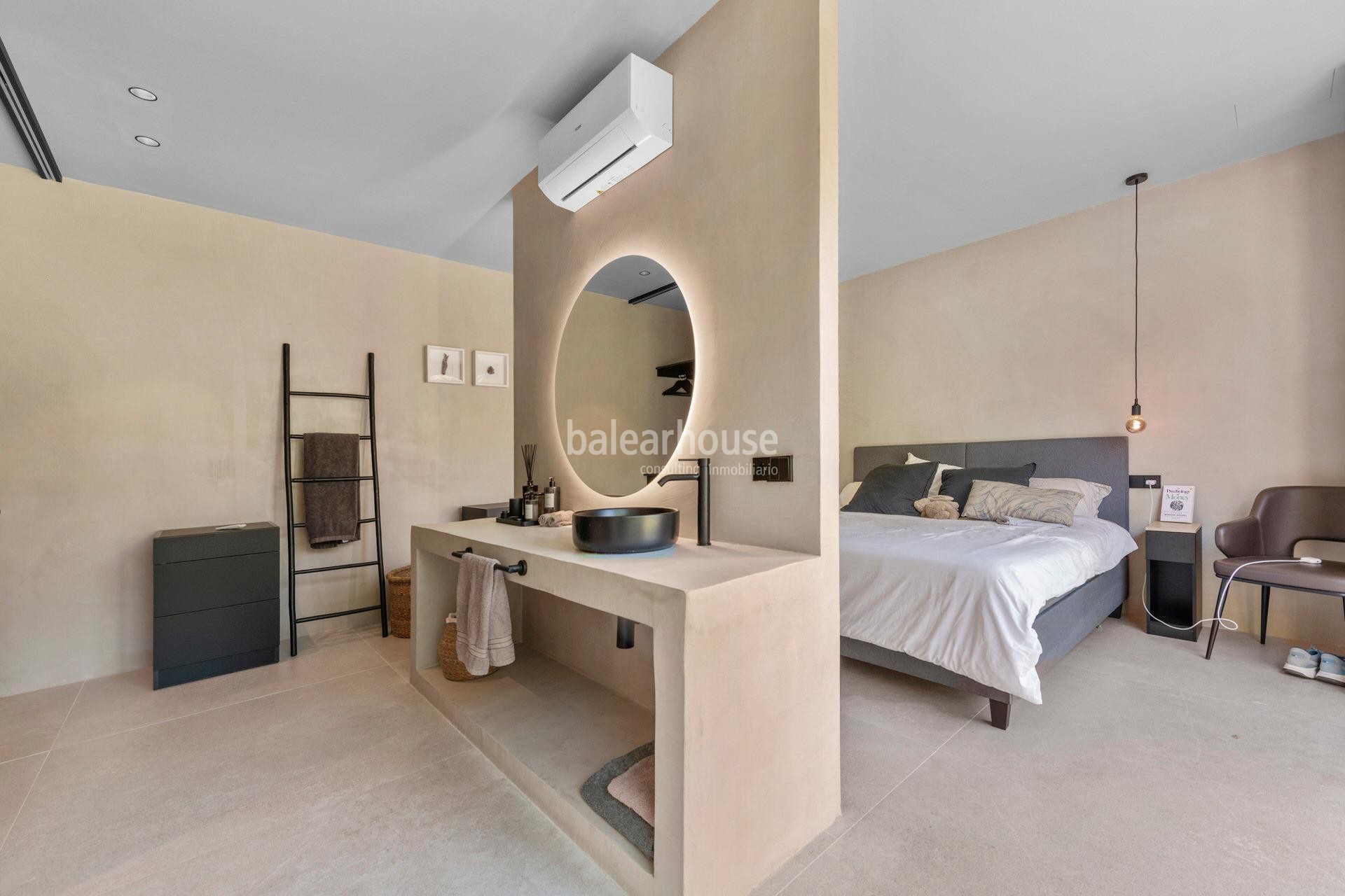 Gran villa moderna en Costa de la Calma, rodeada de naturaleza, cerca de playas y con magníficos exteriores