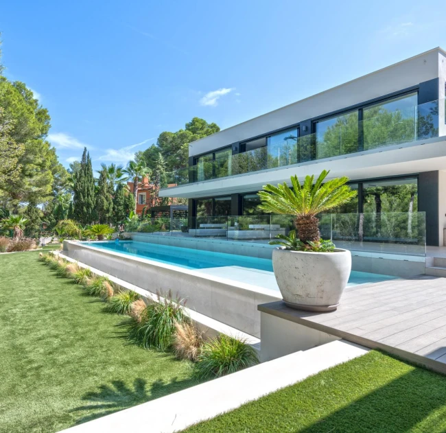 Large modern villa in Costa de la Calma, surrounded by nature, close to beaches and with magnificent outdoor spaces