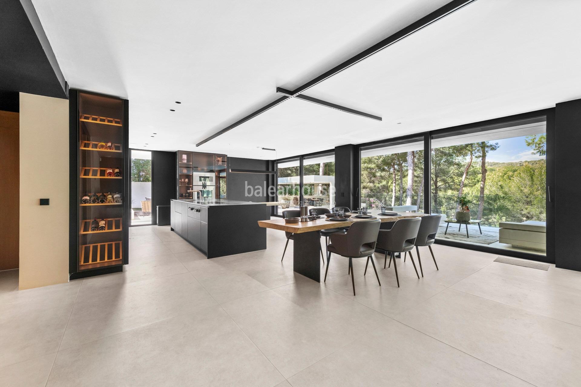 Große moderne Villa in Costa de la Calma, umgeben von Natur, nahe den Stränden und mit großzügigen Außenbereichen