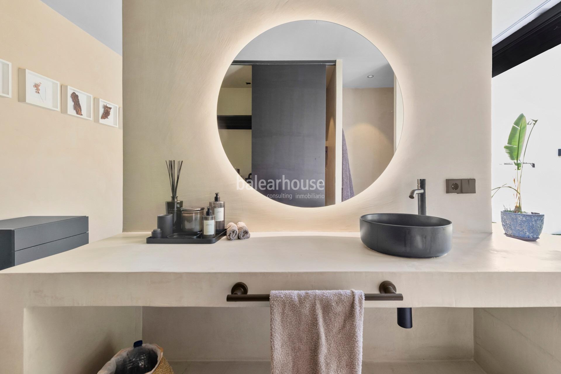 Große moderne Villa in Costa de la Calma, umgeben von Natur, nahe den Stränden und mit großzügigen Außenbereichen