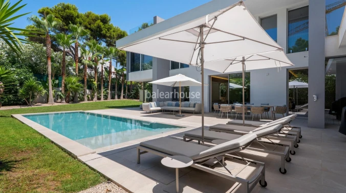 Exclusive contemporary-design villa with generous open spaces, a swimming pool and spacious terraces in Santa Ponsa