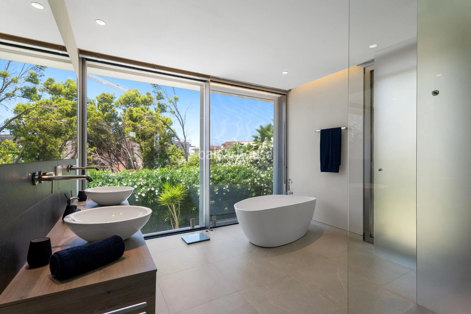 Exclusiva villa de diseño contemporáneo con grandes espacios abiertos, piscina  y amplias terrazas en Santa Ponsa