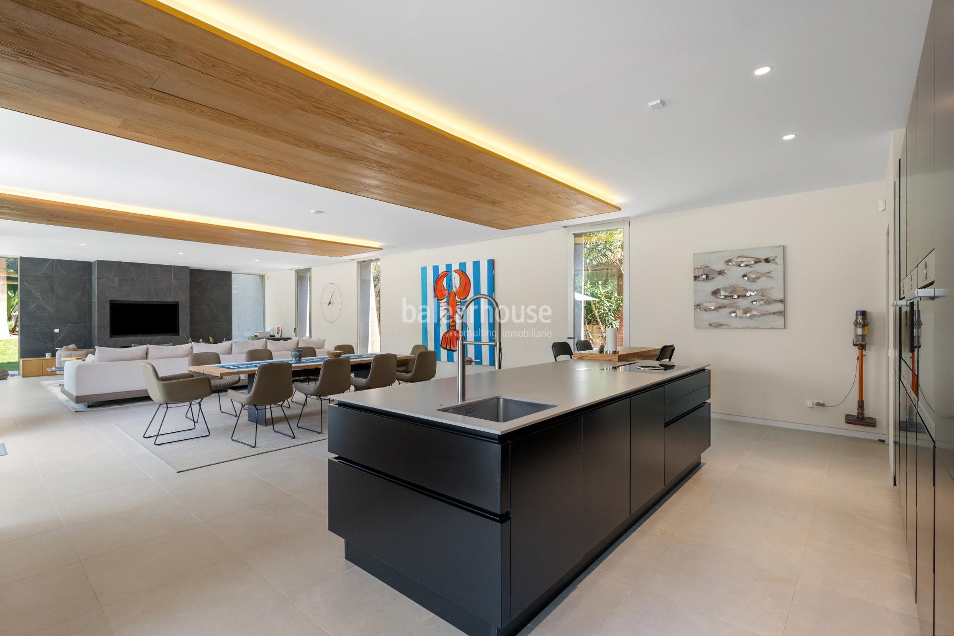 Exclusiva villa de diseño contemporáneo con grandes espacios abiertos, piscina  y amplias terrazas en Santa Ponsa