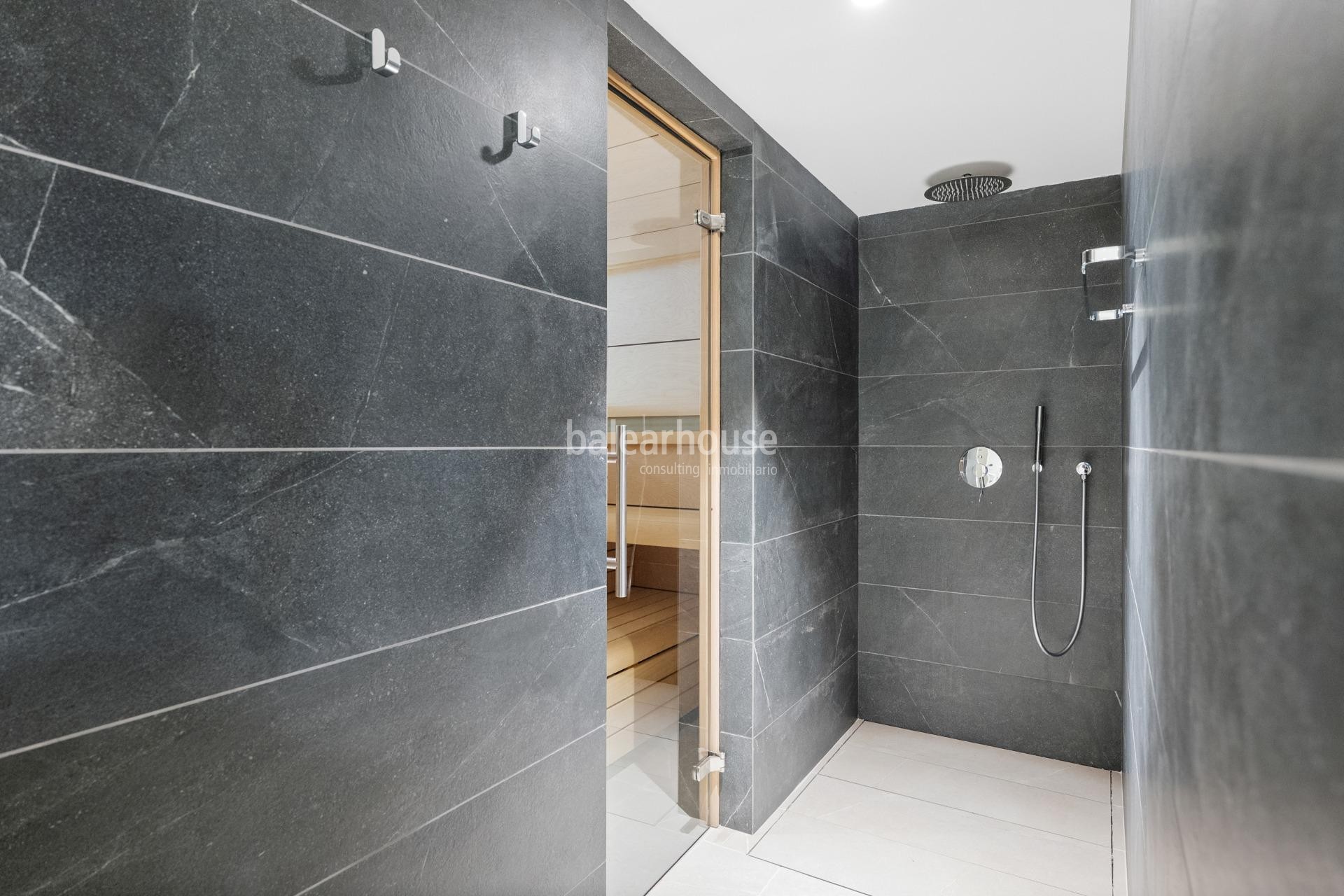 Exclusiva villa de diseño contemporáneo con grandes espacios abiertos, piscina  y amplias terrazas en Santa Ponsa