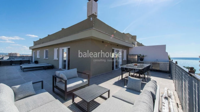 Spektakuläres, renoviertes Penthouse mit Panoramablick in Strandnähe.