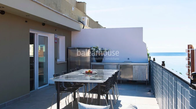 Spektakuläres, renoviertes Penthouse mit Panoramablick in Strandnähe.