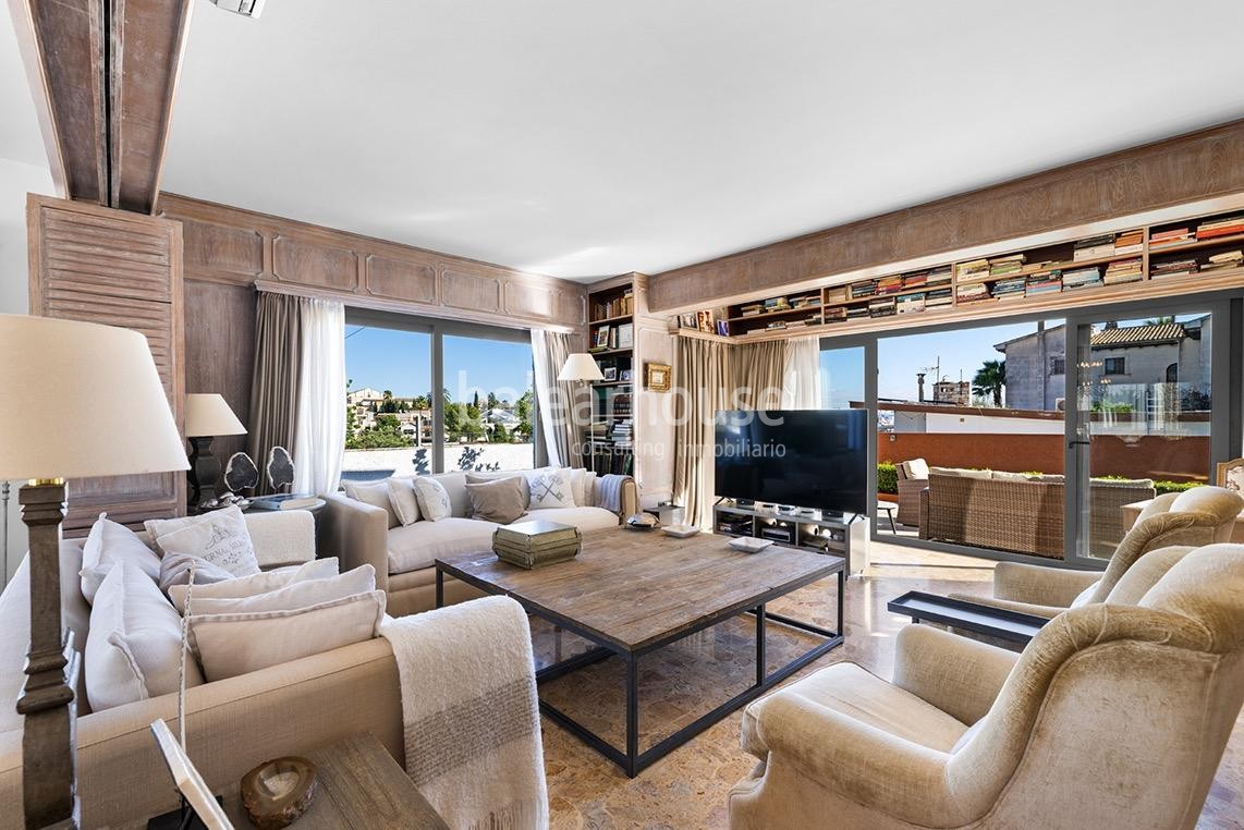 Exclusiva gran villa en la zona de Son Armadans con grandes espacios exteriores de jardín y piscina.