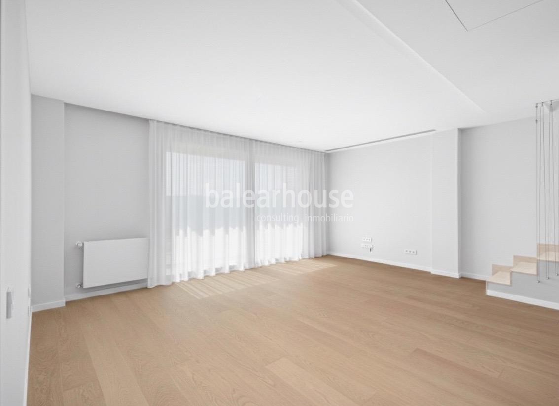 Ático moderno y lleno de luz con terraza y solarium privado en un cuidado complejo junto al golf en Palma