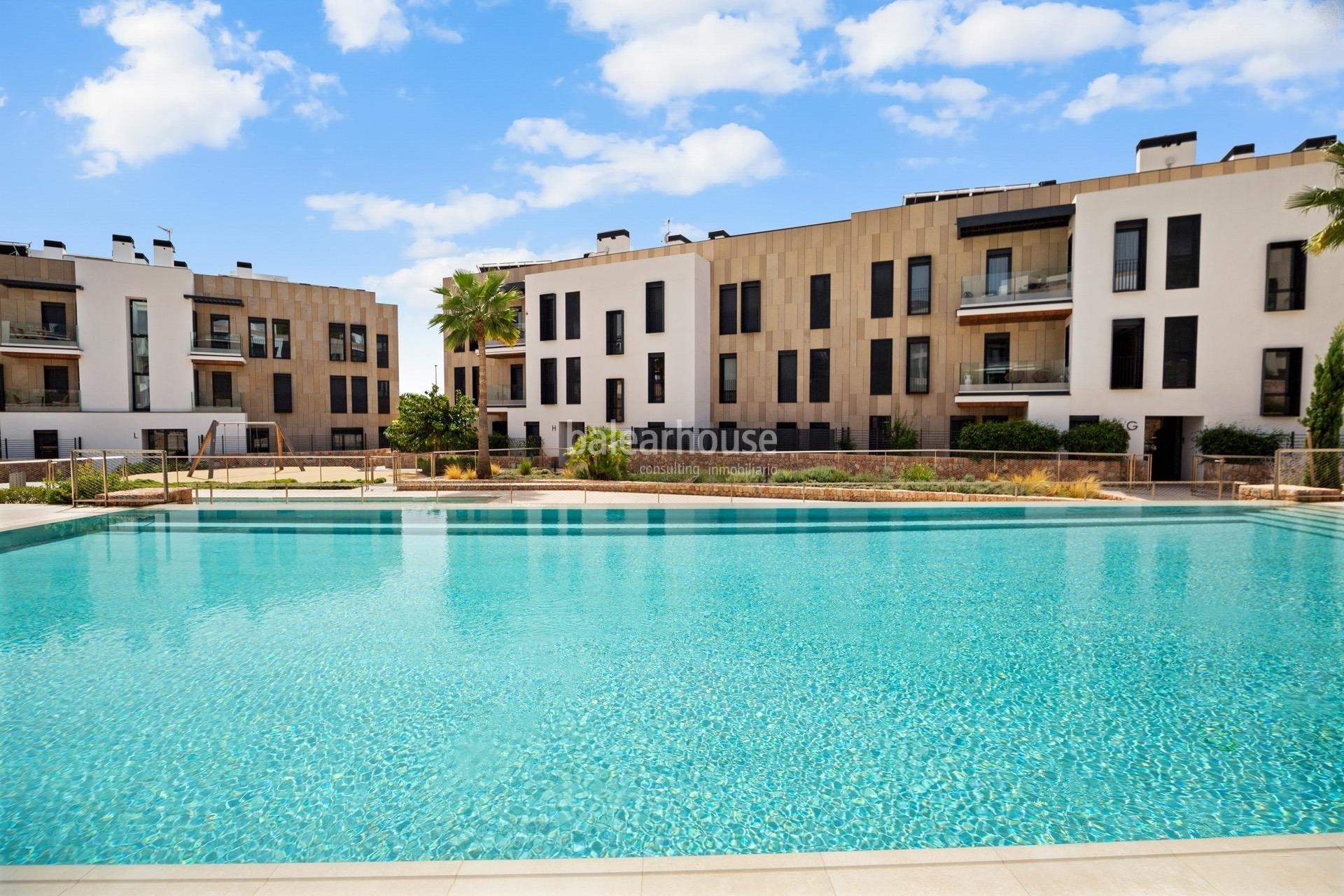 Ático moderno y lleno de luz con terraza y solarium privado en un cuidado complejo junto al golf en Palma