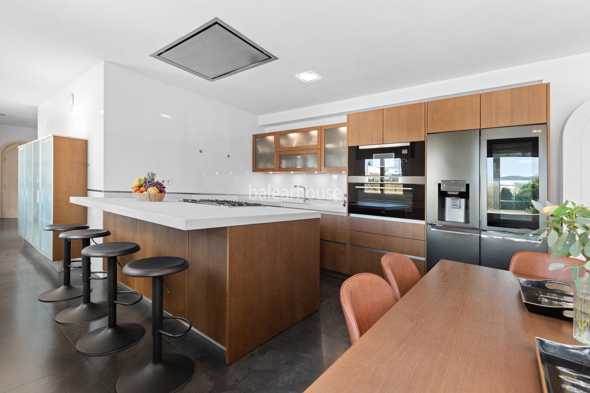 Exklusive großzügige Villa in Son Armadans mit weitläufigem Garten- und Poolbereich