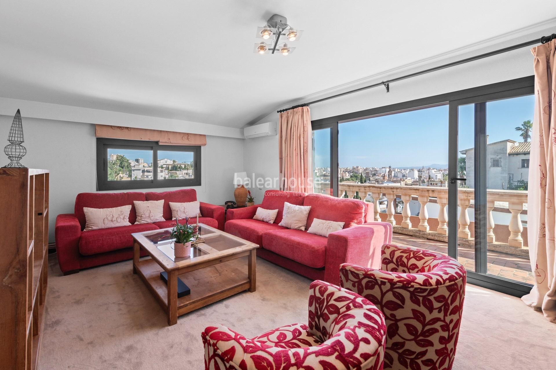 Exklusive großzügige Villa in Son Armadans mit weitläufigem Garten- und Poolbereich