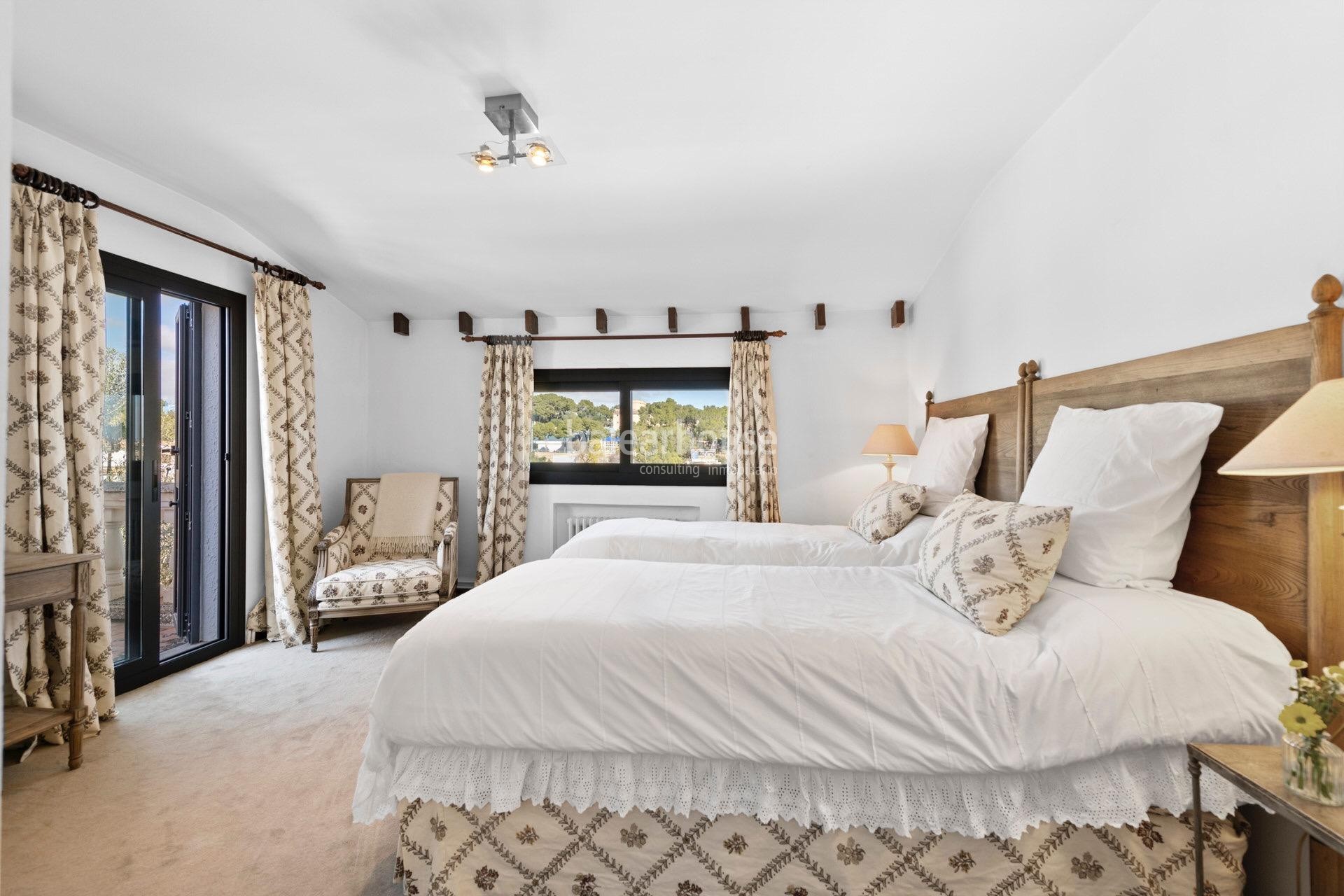 Exklusive großzügige Villa in Son Armadans mit weitläufigem Garten- und Poolbereich