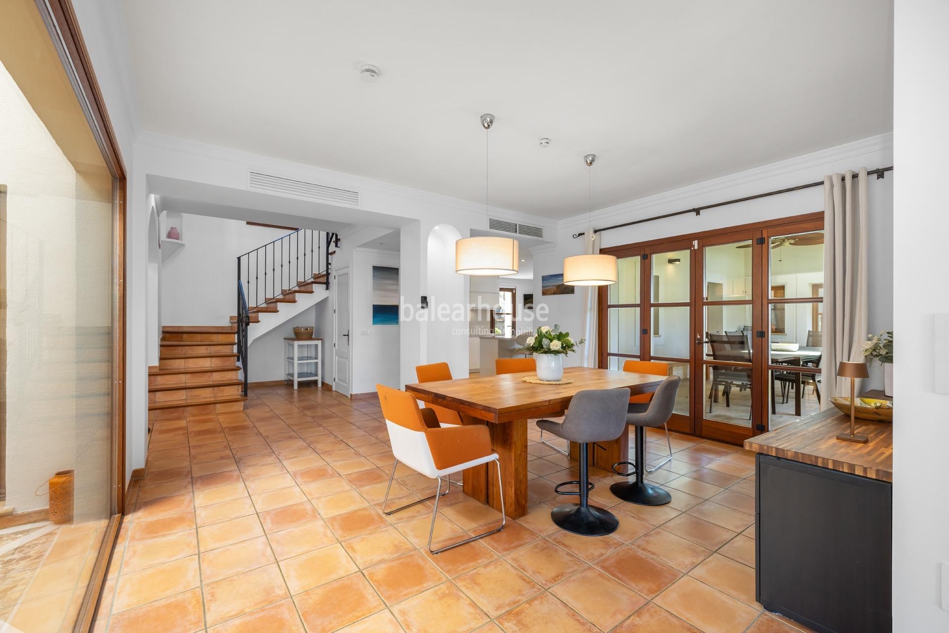 Elegante Villa mit gepflegten Außenanlagen und hoher Privatsphäre in exklusiver Lage von Santa Ponsa