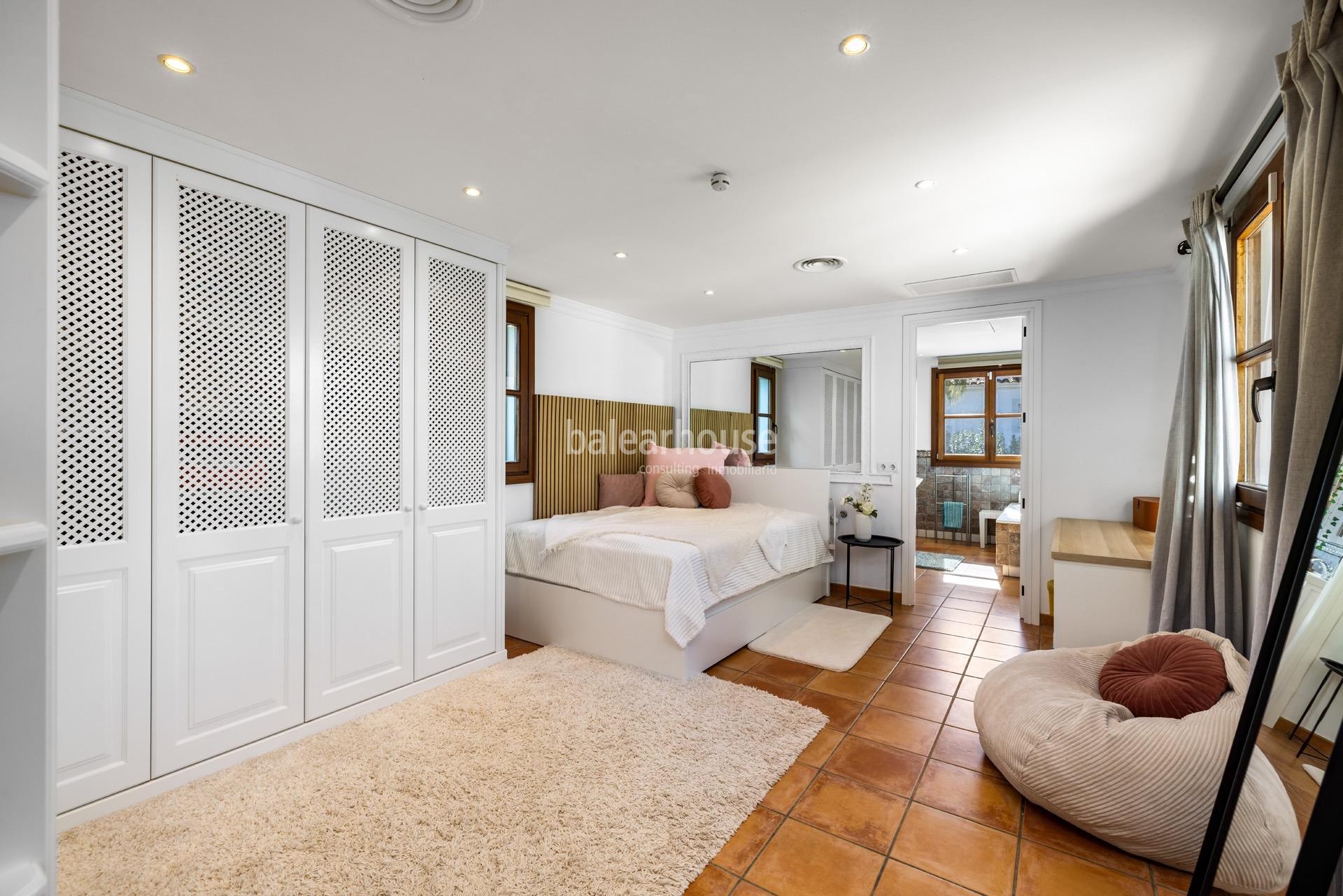 Elegante Villa mit gepflegten Außenanlagen und hoher Privatsphäre in exklusiver Lage von Santa Ponsa