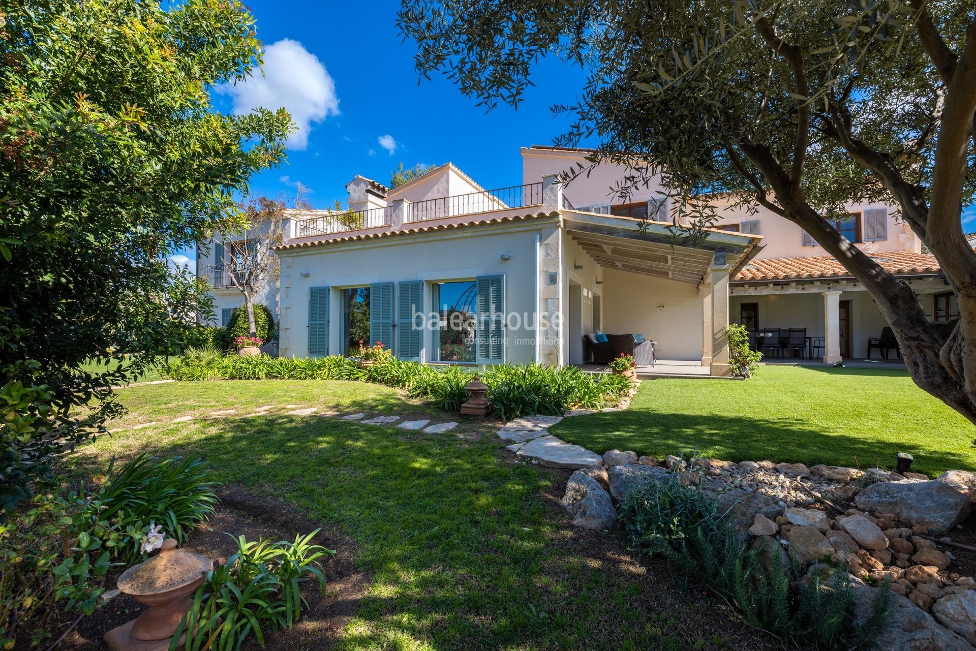 Elegante Villa mit gepflegten Außenanlagen und hoher Privatsphäre in exklusiver Lage von Santa Ponsa