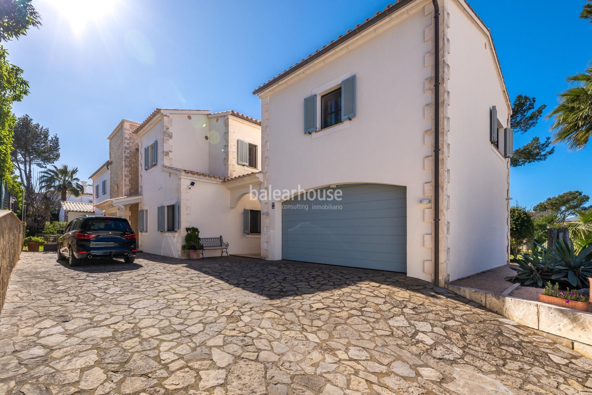 Elegante Villa mit gepflegten Außenanlagen und hoher Privatsphäre in exklusiver Lage von Santa Ponsa