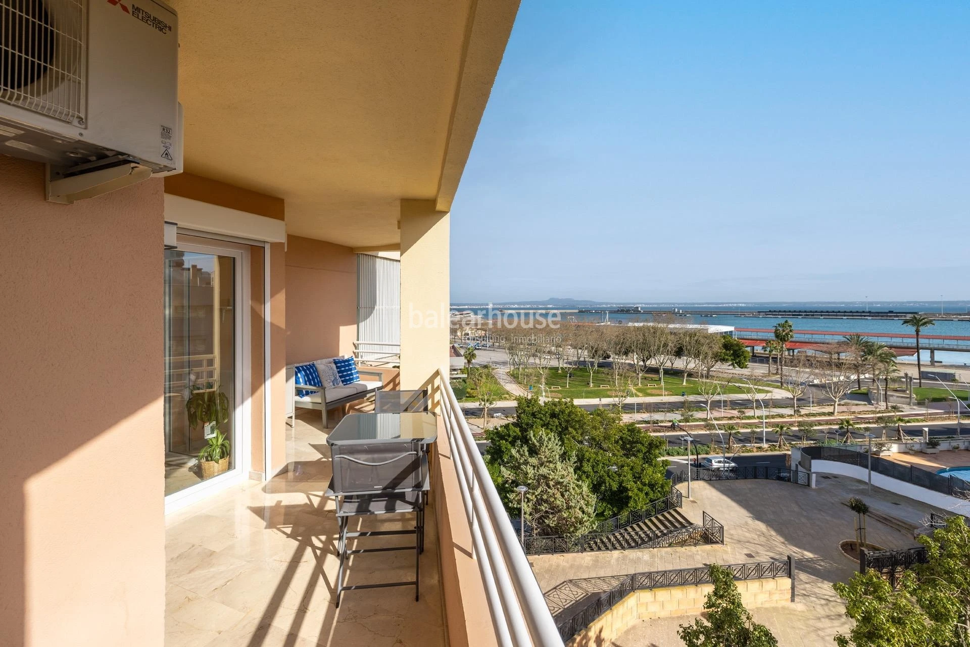 Excelente apartamento reformado con preciosas vistas al mar.