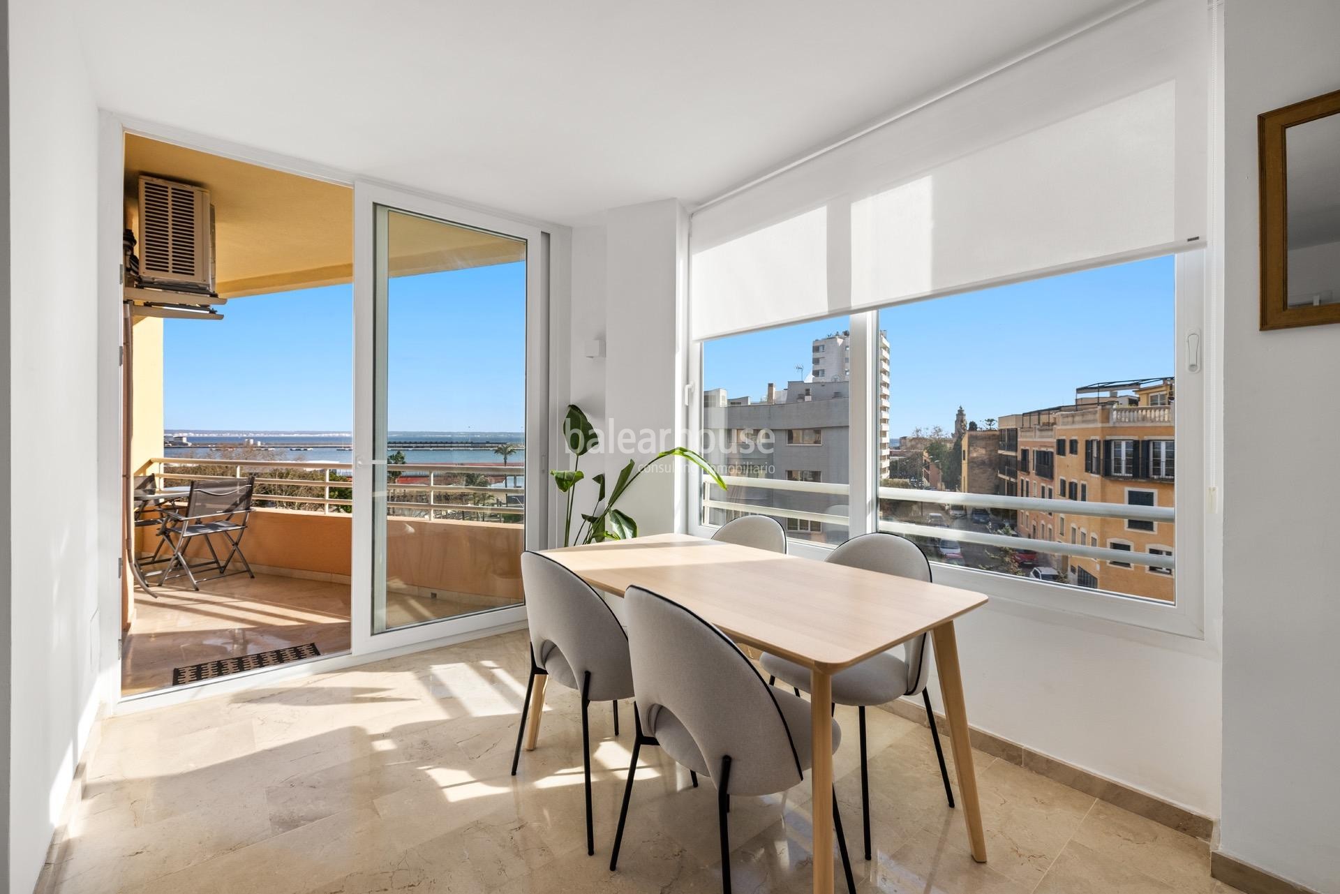 Excellent refurbished apartment with beautiful sea views.