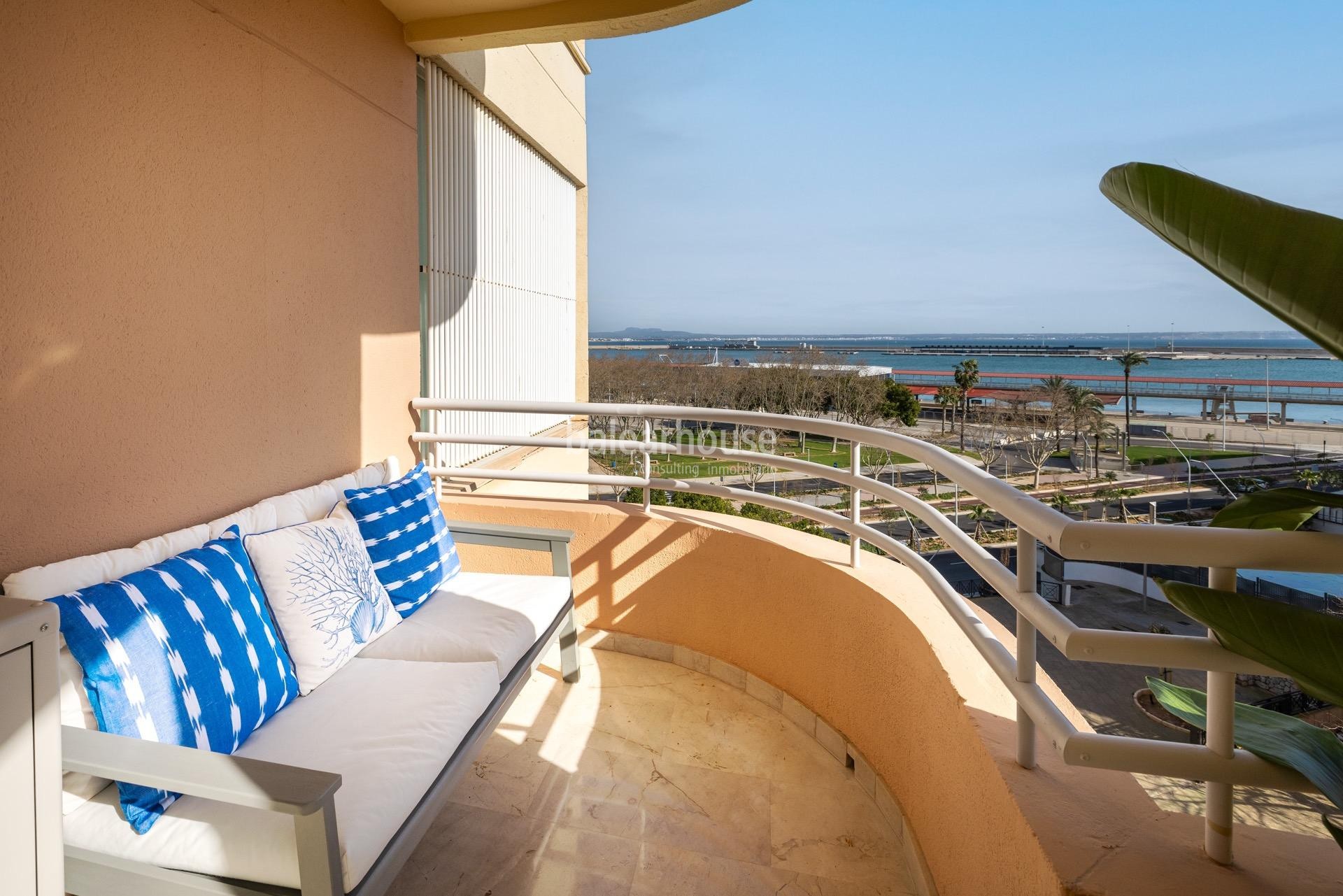 Excellent refurbished apartment with beautiful sea views.