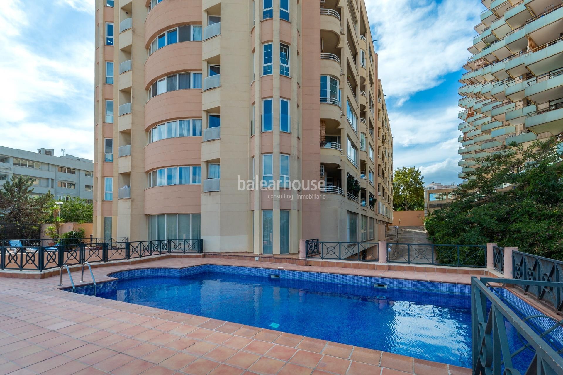 Excellent refurbished apartment with beautiful sea views.