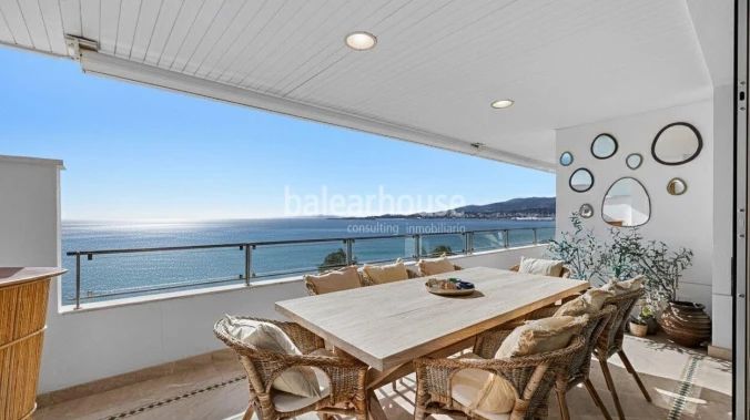 Magnificent frontline apartment in Portixol with breathtaking views over the entire Bay of Palma