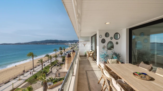 Magnificent frontline apartment in Portixol with breathtaking views over the entire Bay of Palma