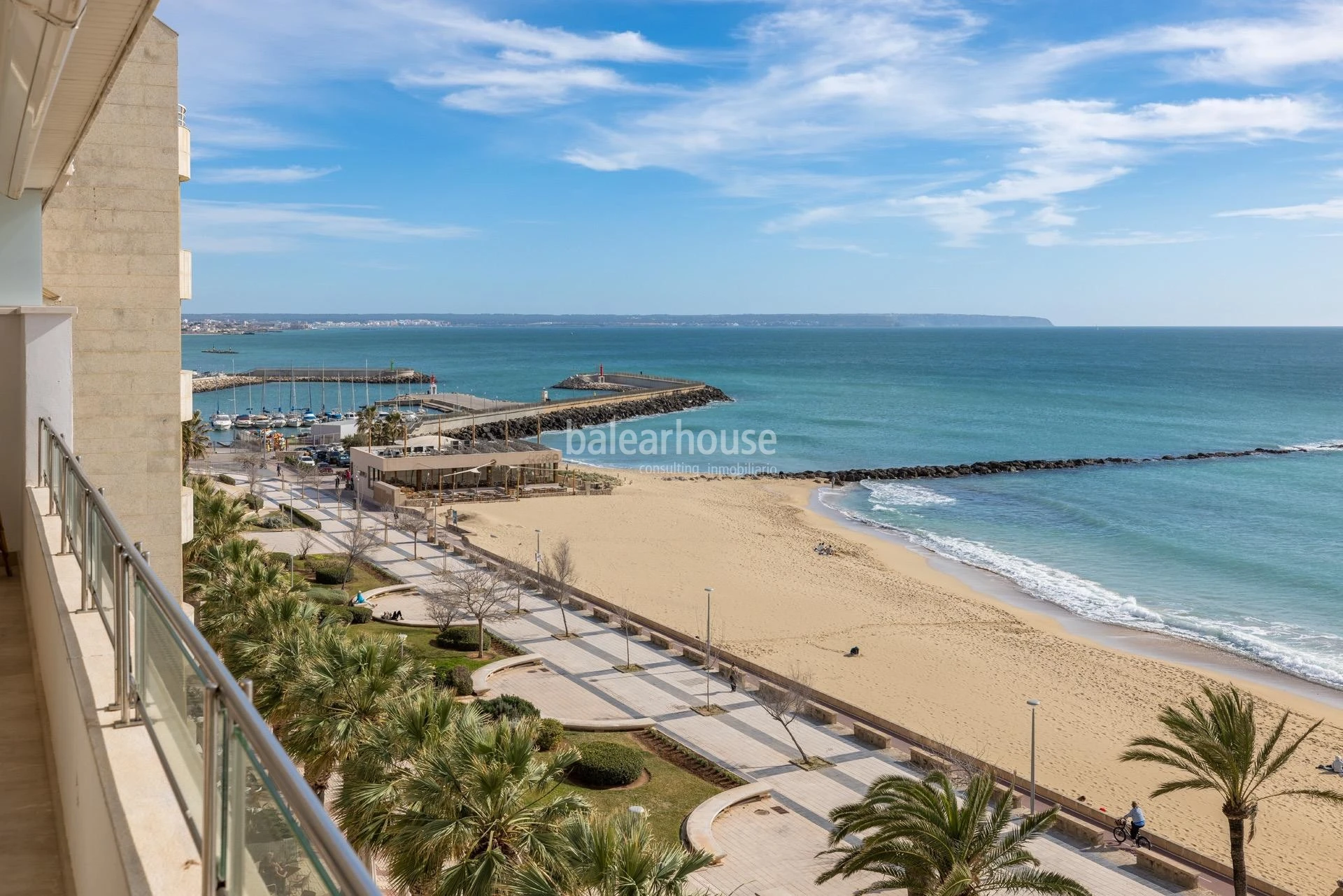 Magnífico piso en primera línea de mar de Portixol con impresionantes vistas a toda la bahía de Palma